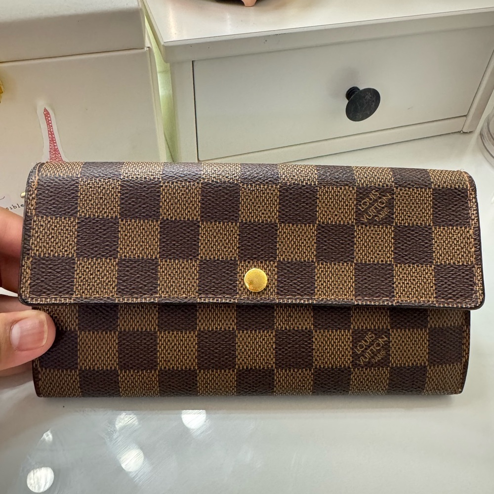 Louis Vuitton sarah wallet